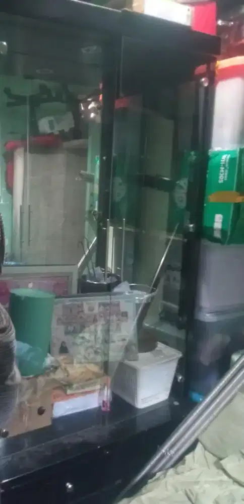 Dijual lemari bupet kaca pajangan