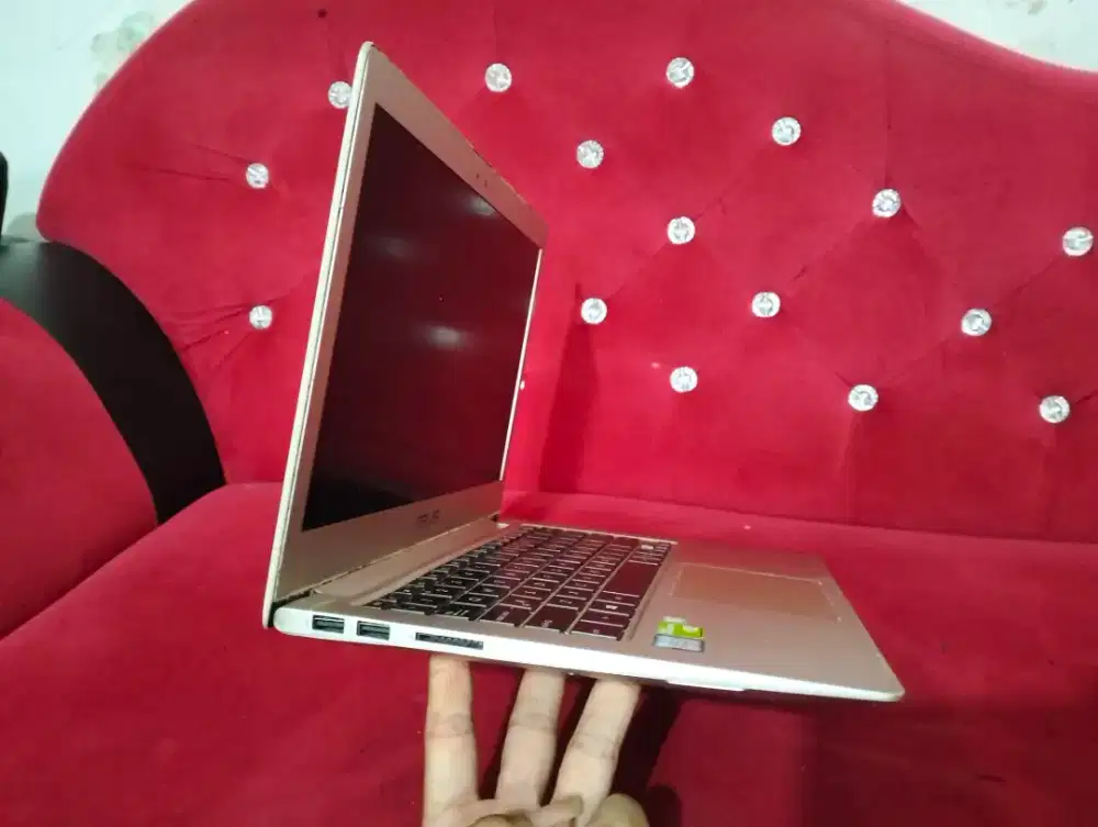 Asus ZenBook ux303 core i7 tipis metal fHD RAM 8GB SSD 256/Nvidia