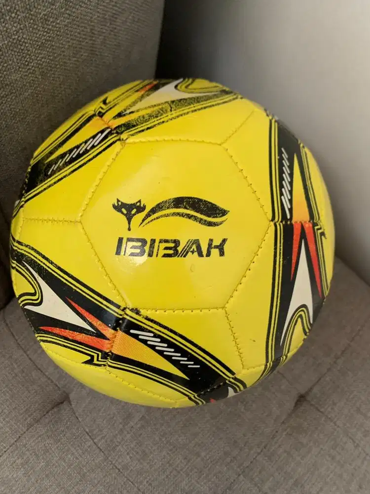 bola sepak/futsal merek bbak size 5 bekas minus warna kuning
