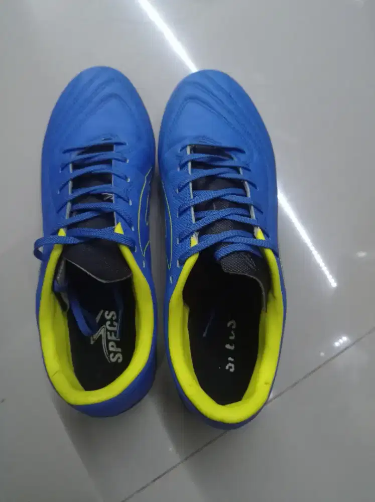 Sepatu sepakbola