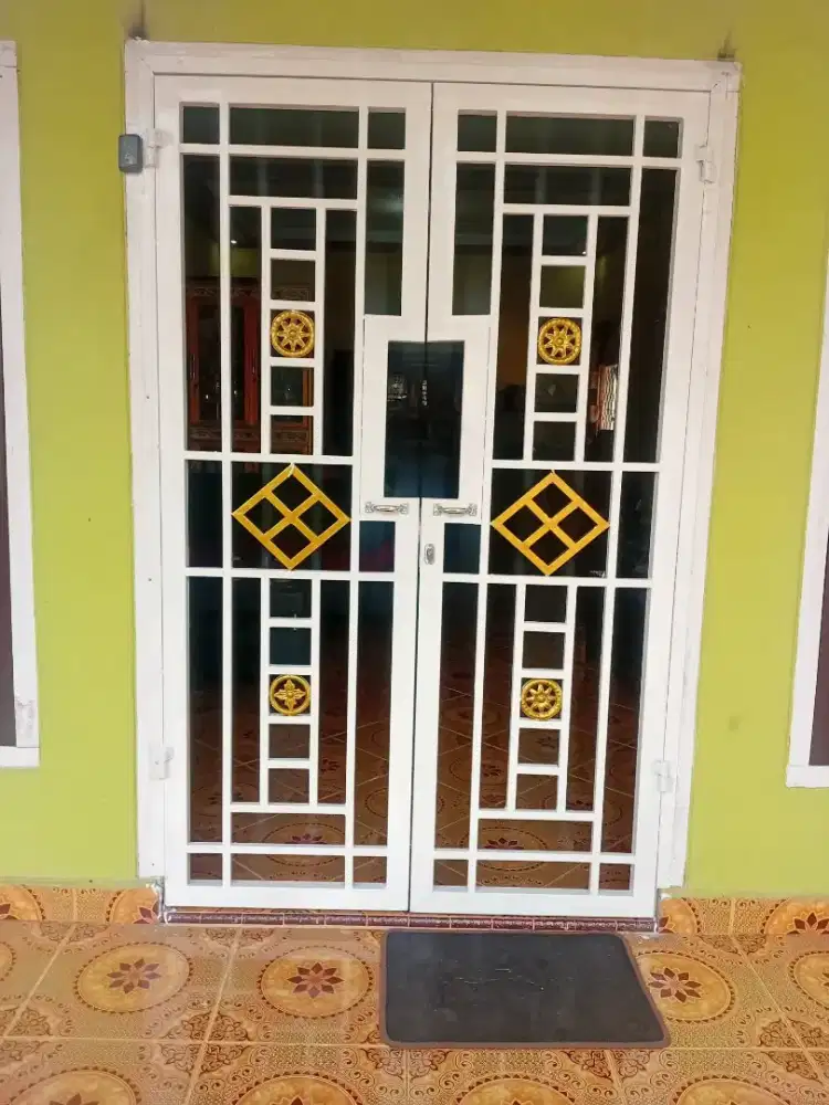 Pintu Tralis Pengaman