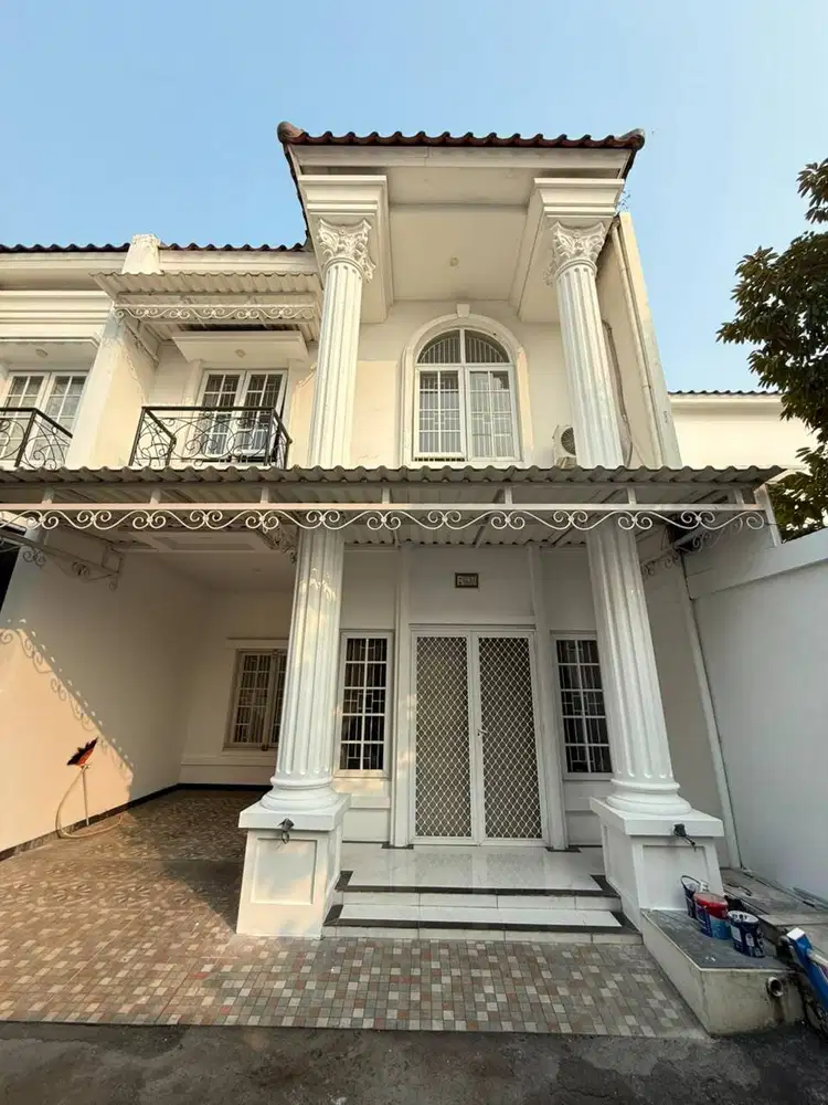 DISEWAKAN RUMAH SIAP PAKAI DI CIPAYUNG, JAKARTA TIMUR