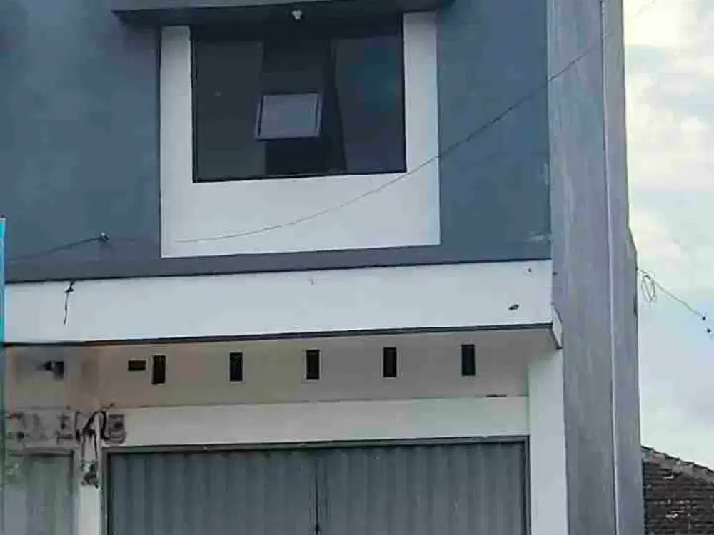 ruko dekat bambu kuning