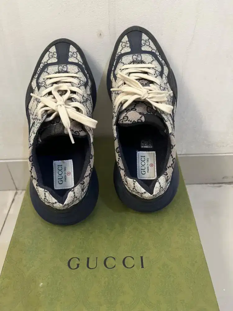 Sepatu sneaker gucci