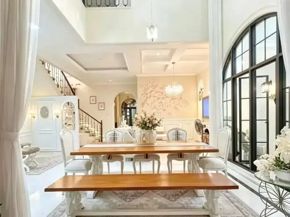 DIJUAL RUMAH MEWAH 3 LANTAI FULL FURNISHED DI CONDET – TINGGAL BAWA KOPER!