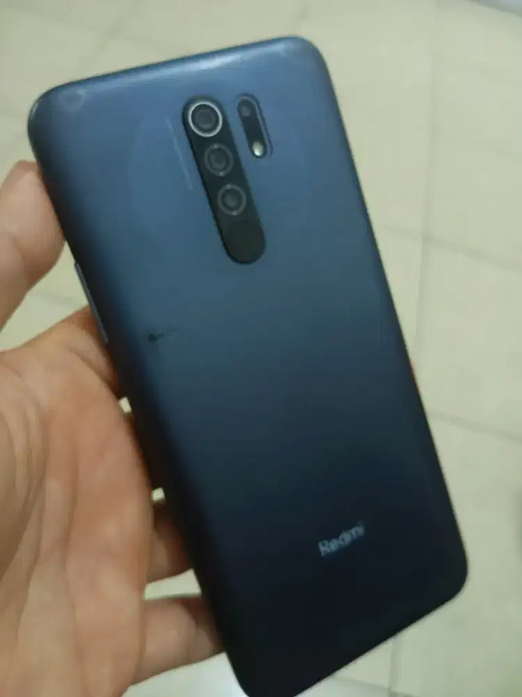 Xiaomi 9 Carbon grey Ram5(4+1Gb)64Gb-Golden ponsel