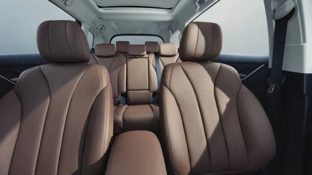 BYD M6 Standard 7S Listrik-AT