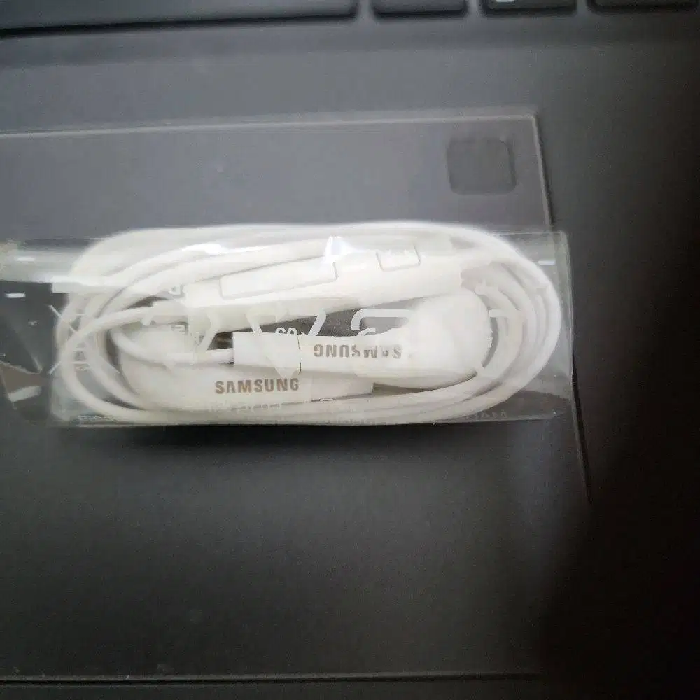 Earphone Samsung jack 3.5 mm warna putih original