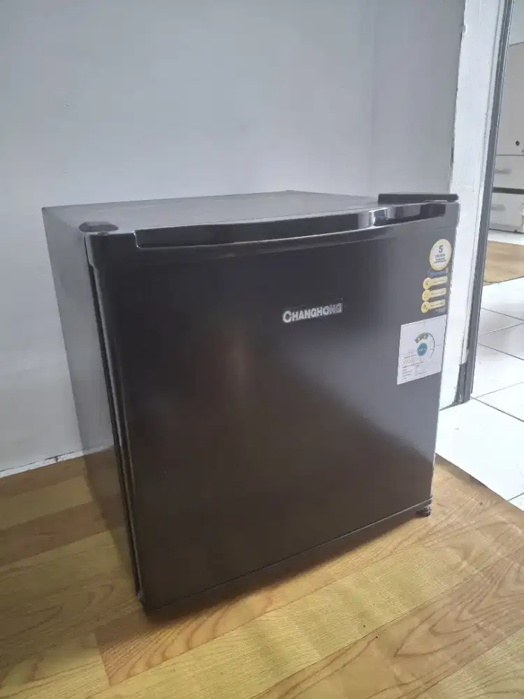 Kulkas mini changhong cbc 50 portable