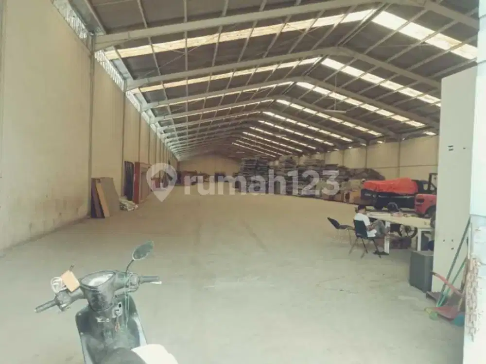 Gudang Taman Tekno BSD Luas dan Siap Huni