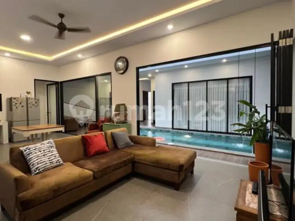 Rumah Baru 3 Lantai Puspitaloka dengan Kolam Renang