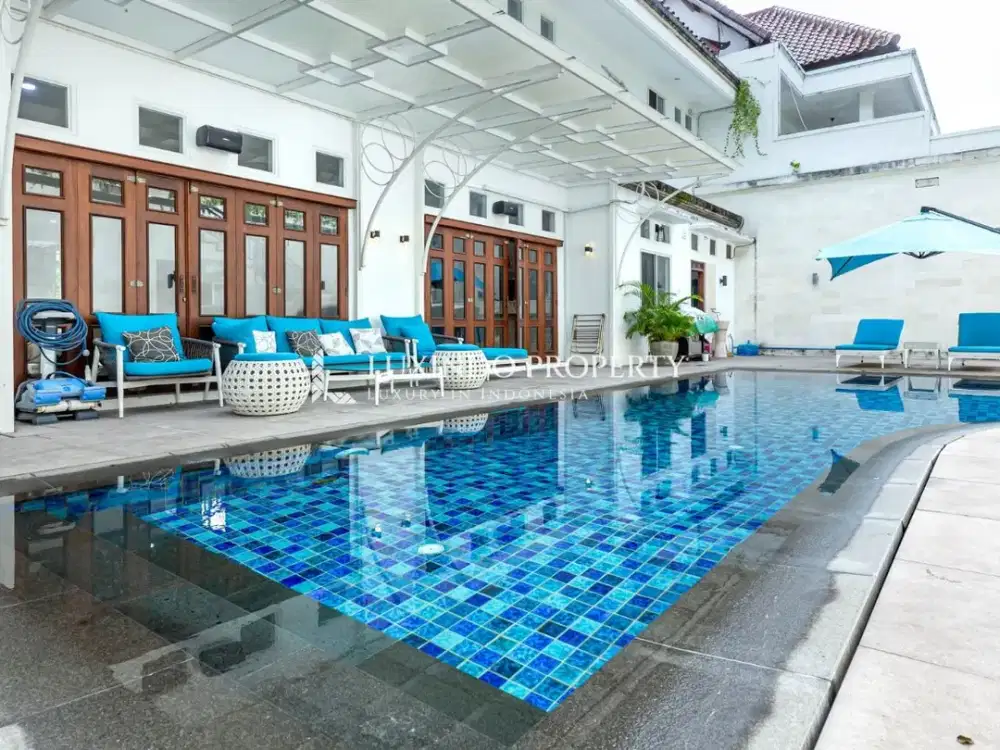 DISEWAKAN VILLA DENGAN 4 KAMAR TIDUR DI KEROBOKAN