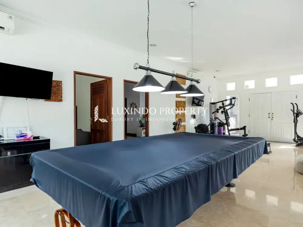 DISEWAKAN VILLA DENGAN 4 KAMAR TIDUR DI KEROBOKAN - Thumbnail 9