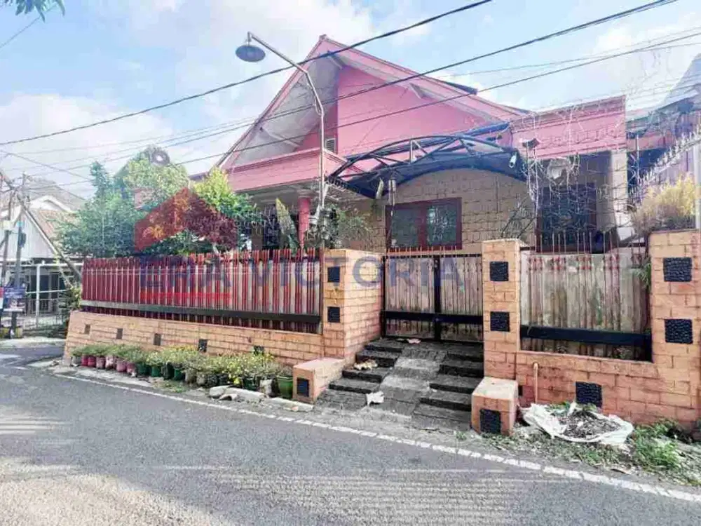 Dijual/Disewakan  rumah pojok 450 M2 banyak kamar di Belakang RS Lavalette