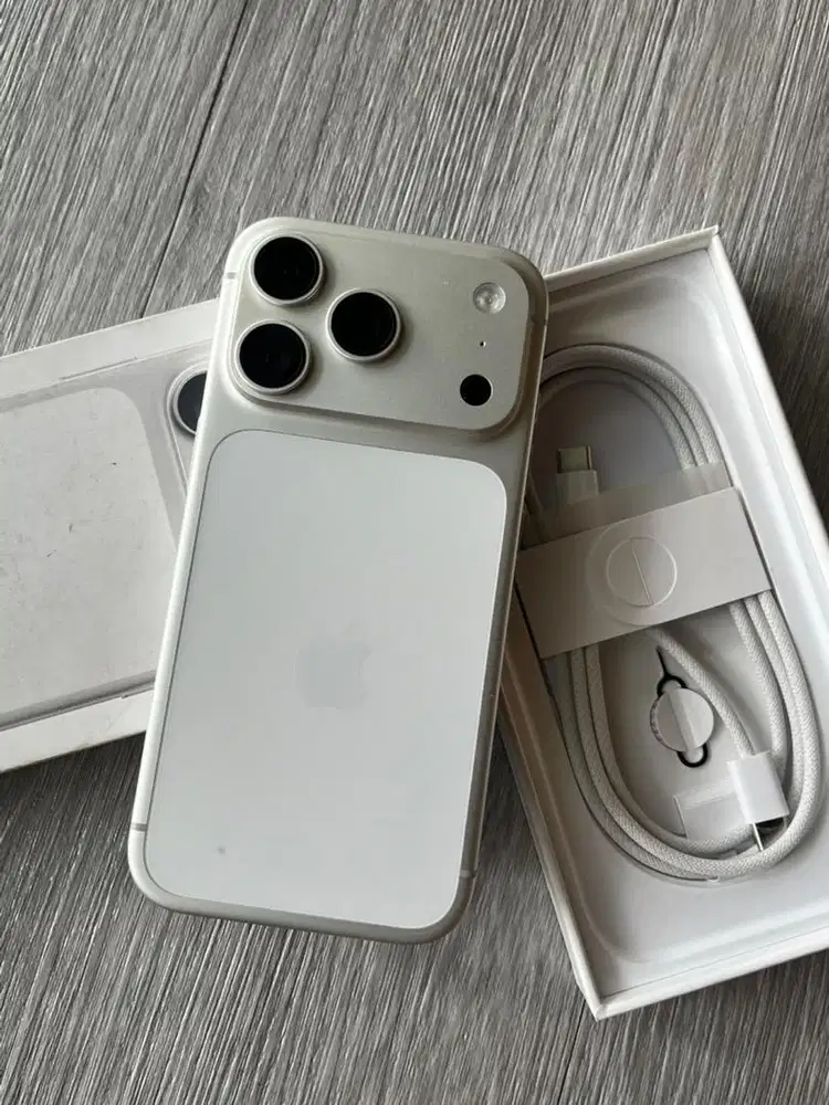 Second iBox iPhone 17 Pro 256GB Silver Garansi On
