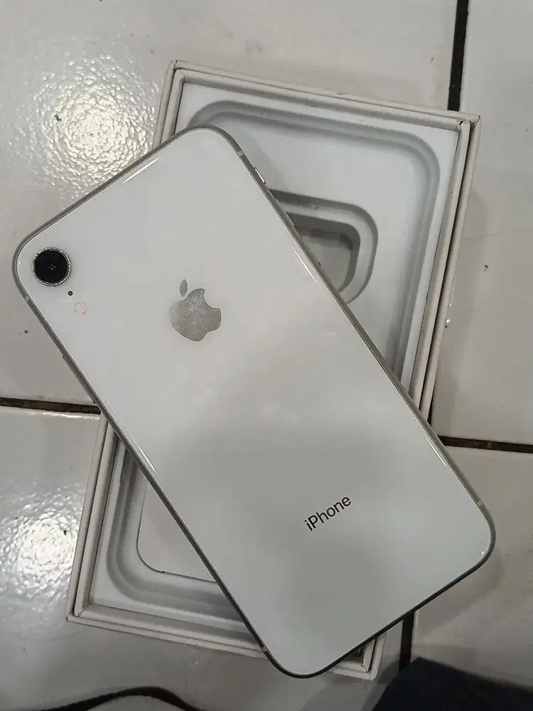 iphone XR white 64gb all operator
