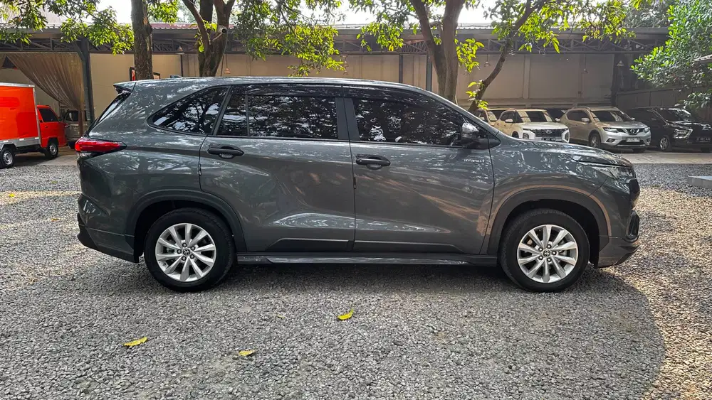 KM 16.000 BARANG BAGUS TOYOTA KIJANG INNOVA 2.0 V HV CVT ZENIX 2024