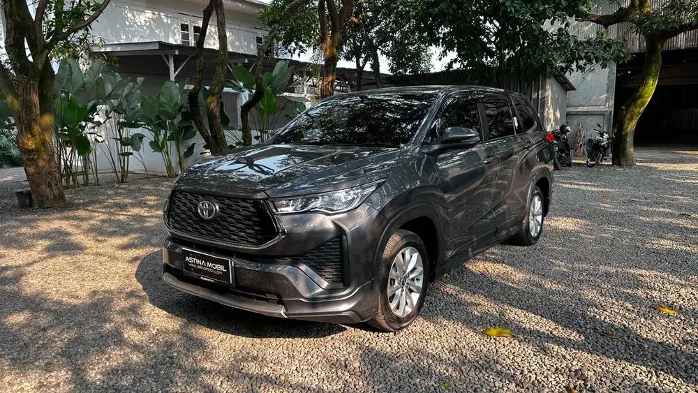 KM 16.000 BARANG BAGUS TOYOTA KIJANG INNOVA 2.0 V HV CVT ZENIX 2024