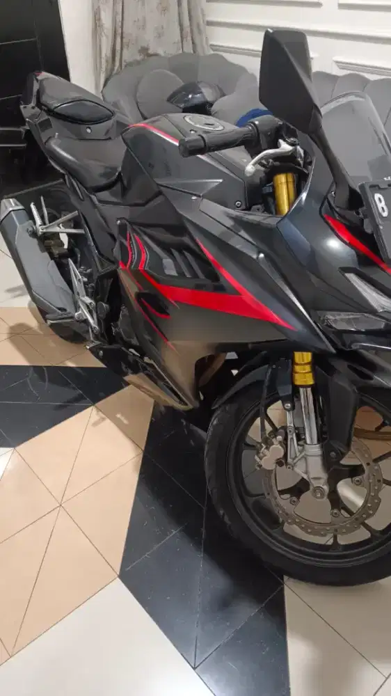 Di jual motor honda cbr 150 cc