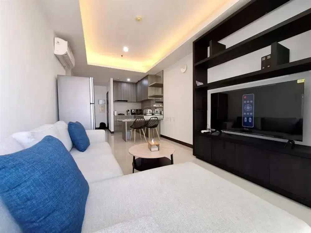 Strategis Sewa 2 Kamar Furnished Bagus Akses ke Tol Kebon Jeruk, Bandara Soekarno-Hatta, Dekat ke Mall Central Park, Taman Anggrek, AKR Gallery West