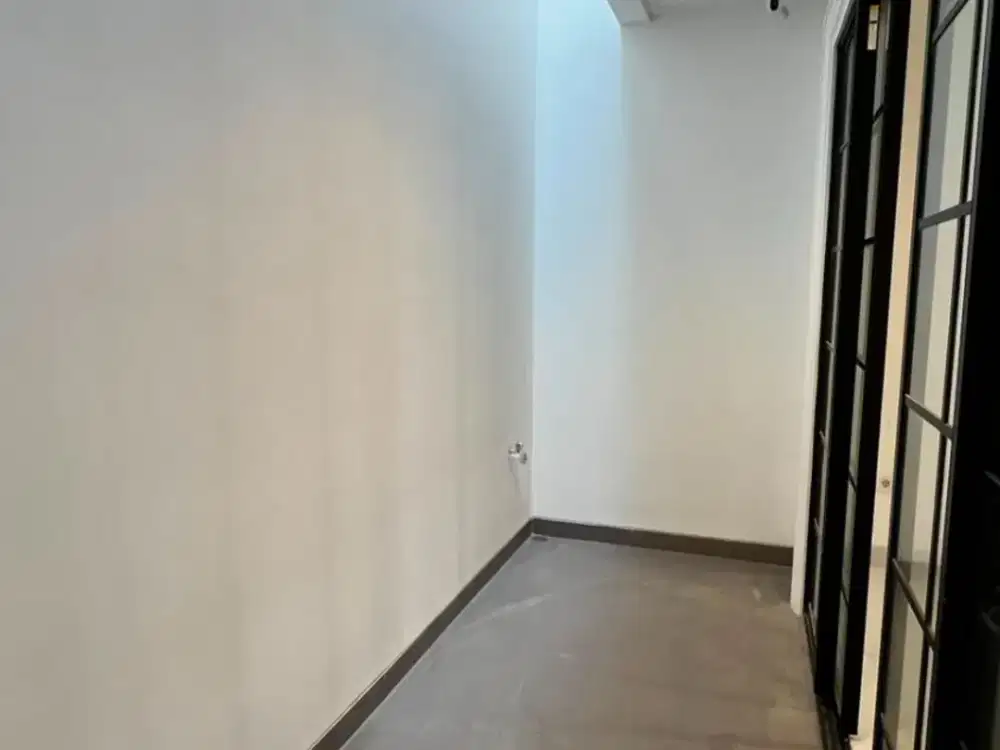 sewa rumah pasir putih PIK 2 uk 8x15m kosongan ada AC
