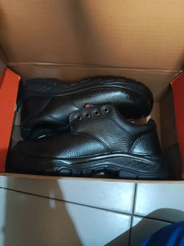 Jual BU sepatu safety merk Dr Osha