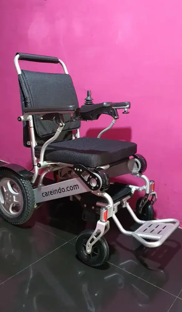 Kursi roda elektrik listrik