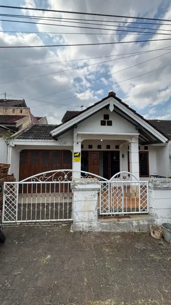 DIJUAL RUMAH STRATEGIS NEMPEL JALAN RAYA BANYUMANIK
