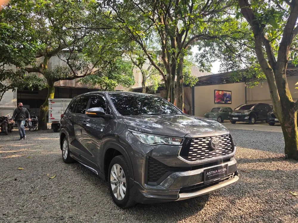 KM 16.000 Toyota Kijang Innova 2.0 V Zenix Hybrid CVT Modelista Matic