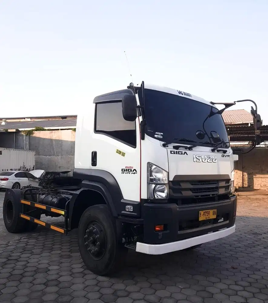 antik Isuzu Giga engkel 4x2 GVR Tractor head kepala trailer 2025