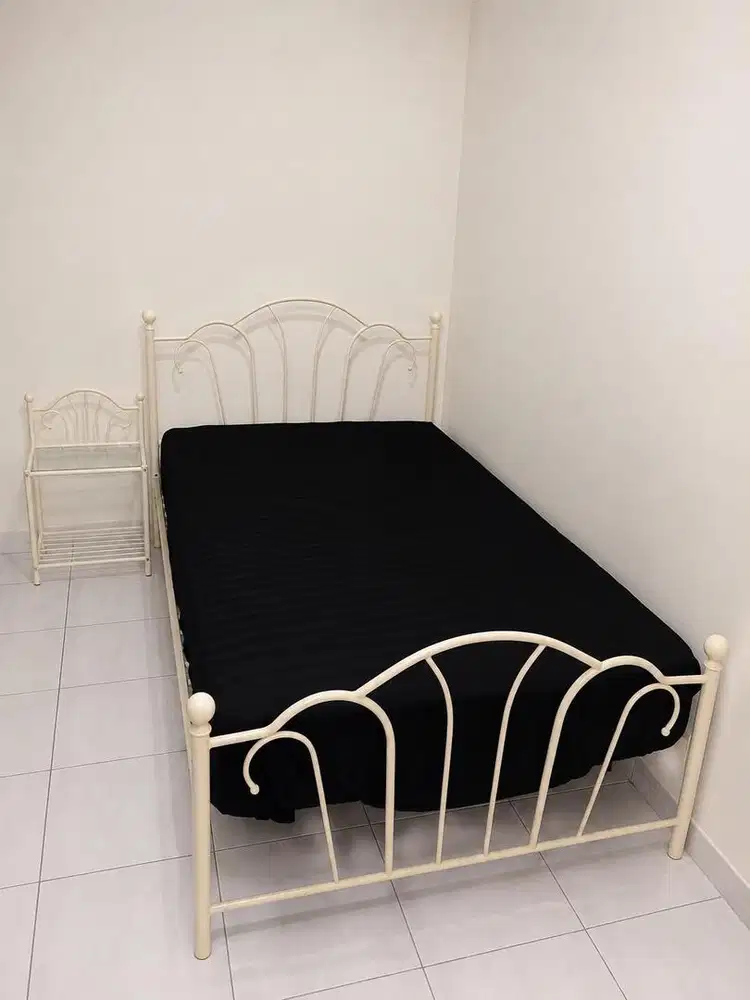 Tempat Tidur Informa