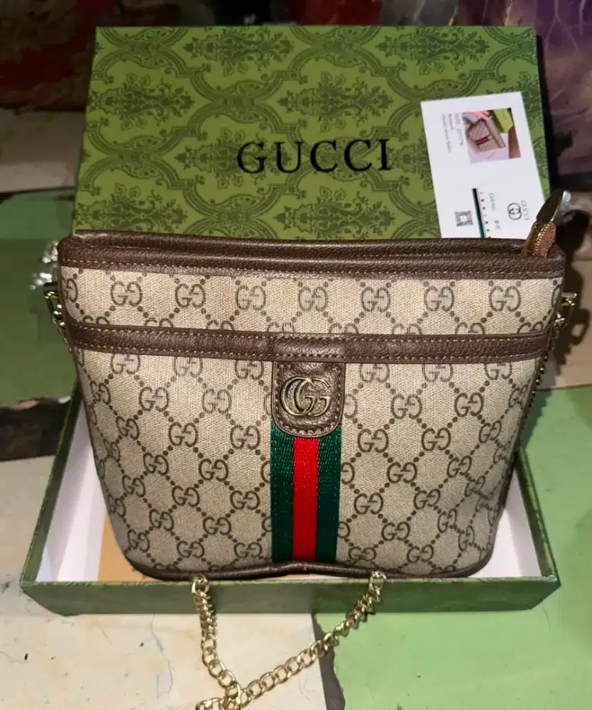 Tas sling merk gucci