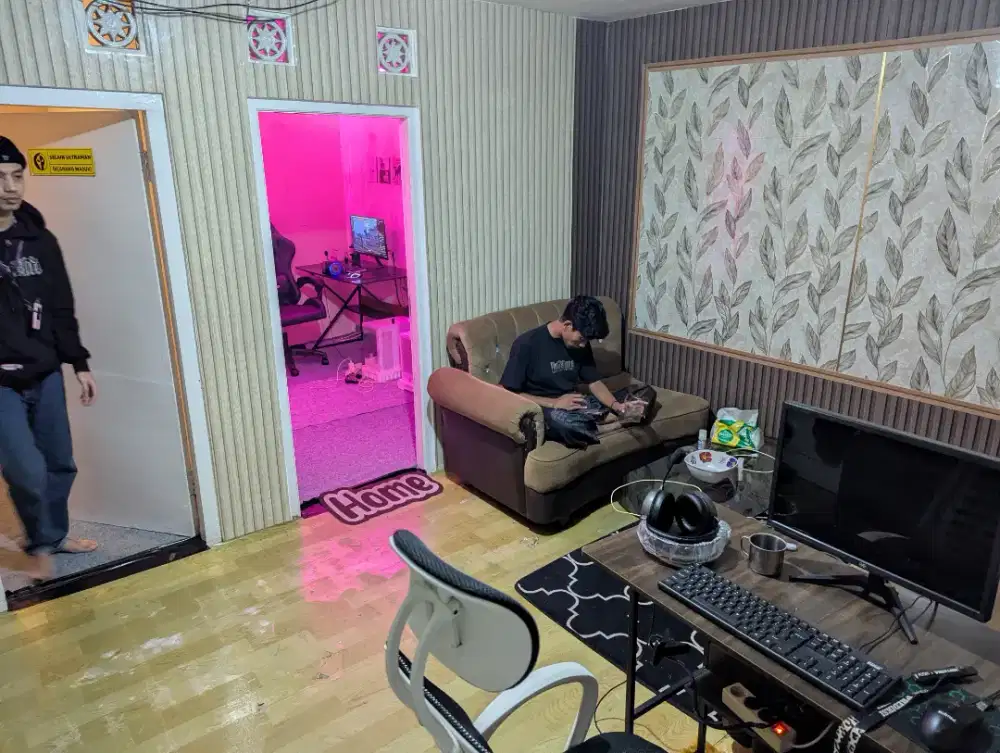 HOST LIVE GAME TIKTOK
Lokasi: Cipanas