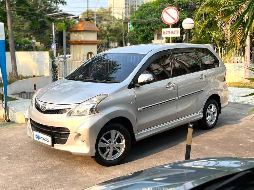 AVANZA 1.5 VELOZ MATIC 2013