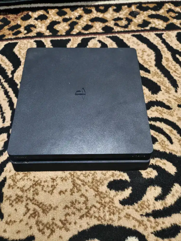 PS 4 slim 1 tb full game