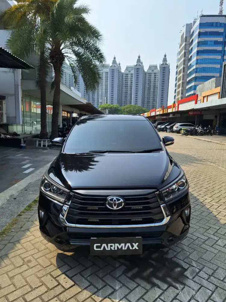 Kijang Innova 2.4 V AT 2021 Hitam