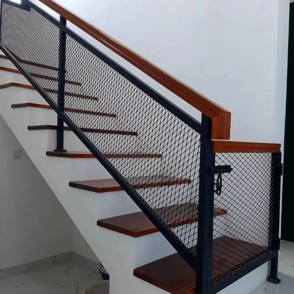 Railing tangga model expanded