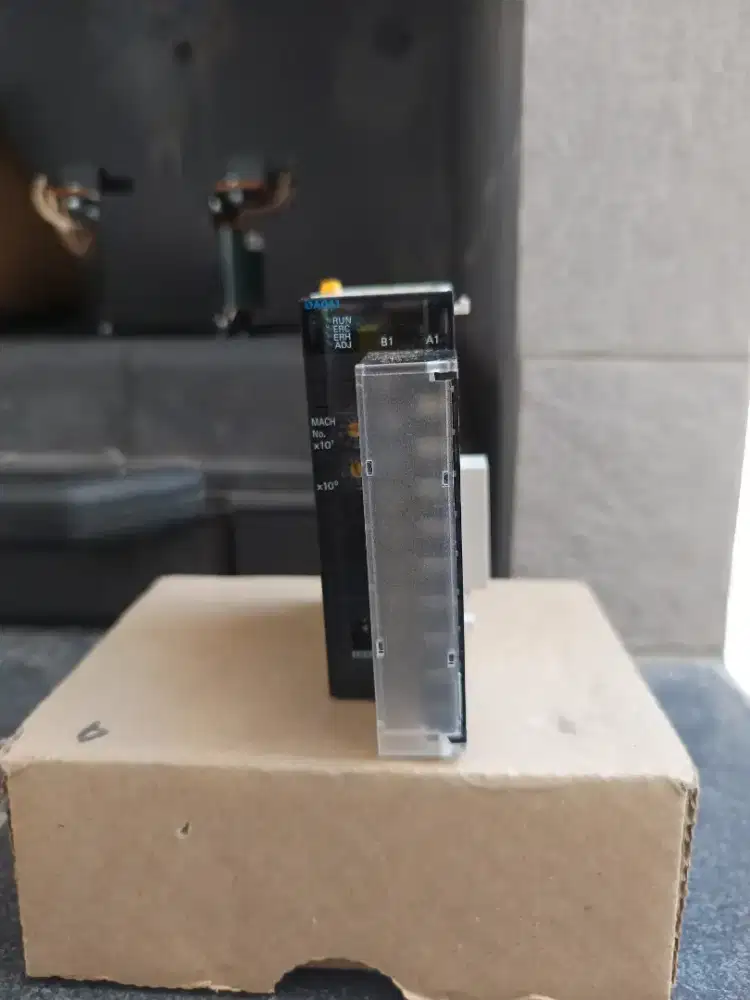MODUL AO OMRON (PLC)