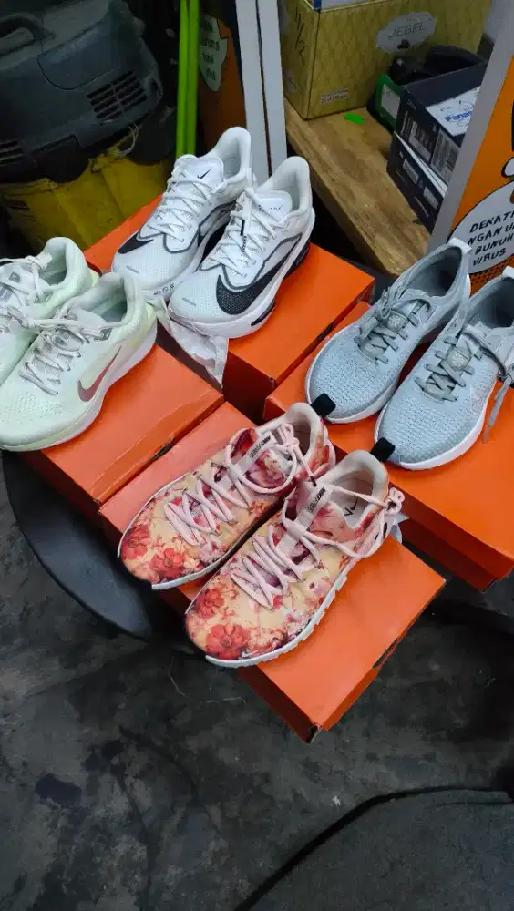 4 Pasang Sepatu Sports Nike Wanita Original Guarantee (BNIB)