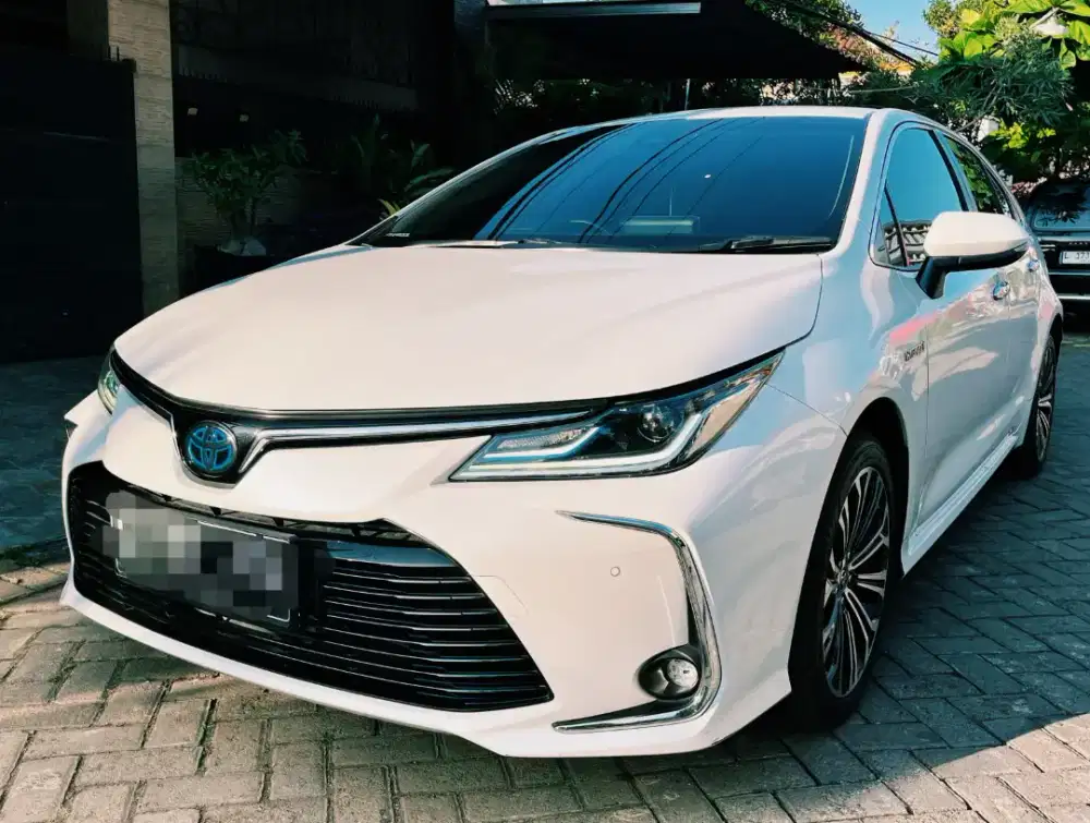 Toyota Corolla Altis 1.8 Hybrid At 2021 (Low km)