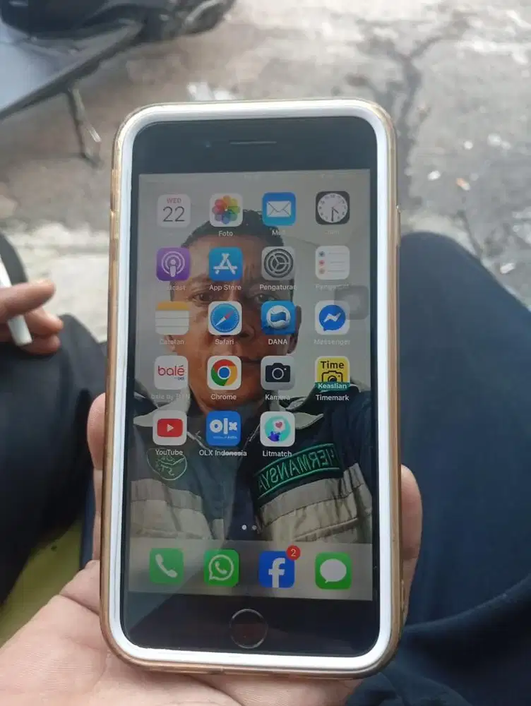 hp ipone 7 plus ram 32/128 siap pakai aja jaringan aperator normal