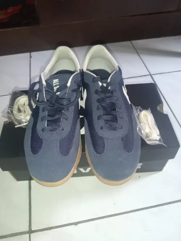 Jual sepatu Converse run star