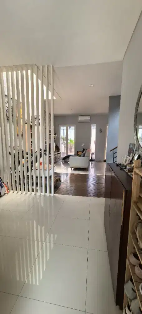 Jual Rumah Second Tergolong Baru 2 Lantai di area Citraland Utara, Sby