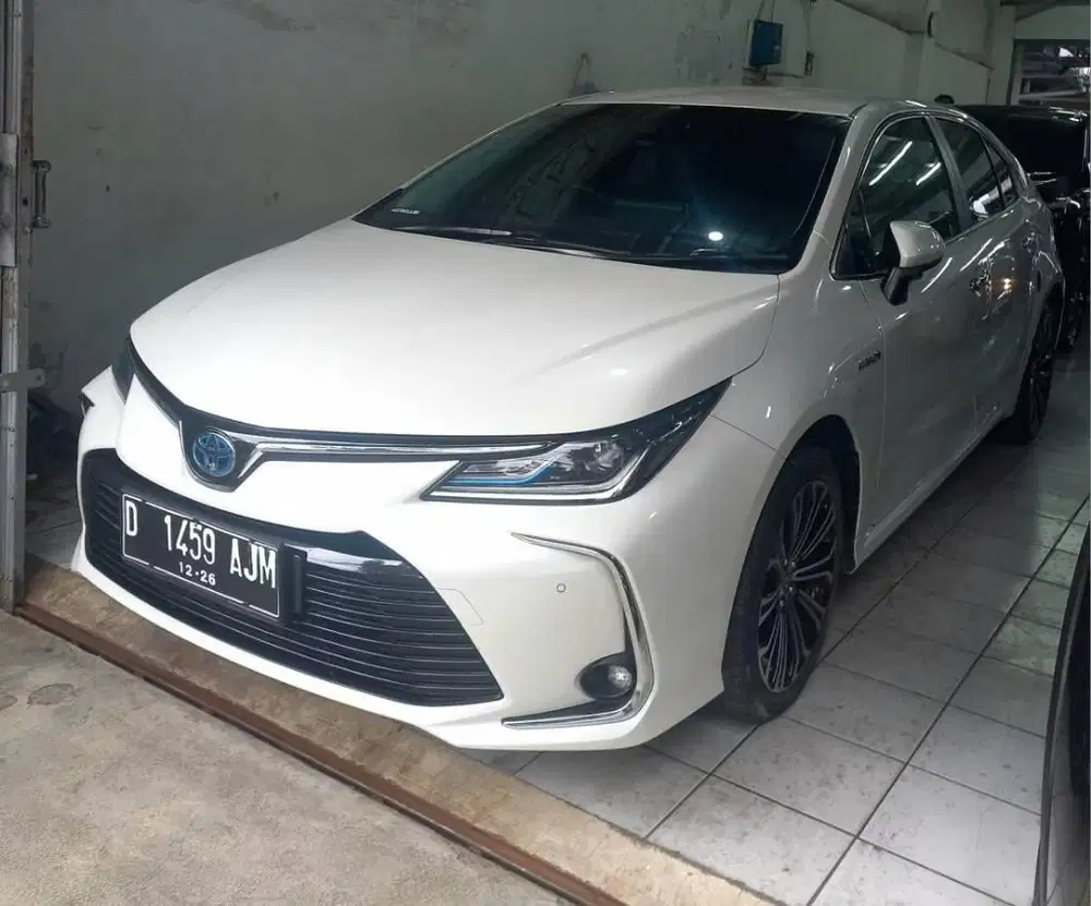 COROLLA ALTIS HYBRID 1.8 AT 2021 LowKM 28rb RECORD TOYOTA BANDUNG