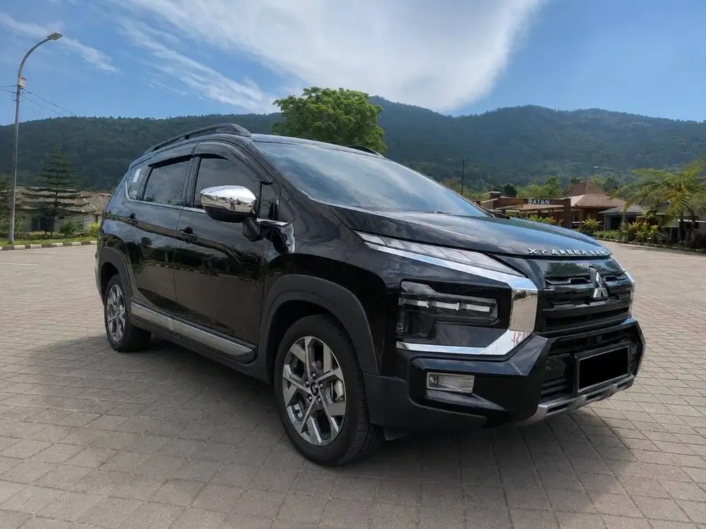 Xpander Cross 2024 Premium Package hitam kilometer sangat rendah