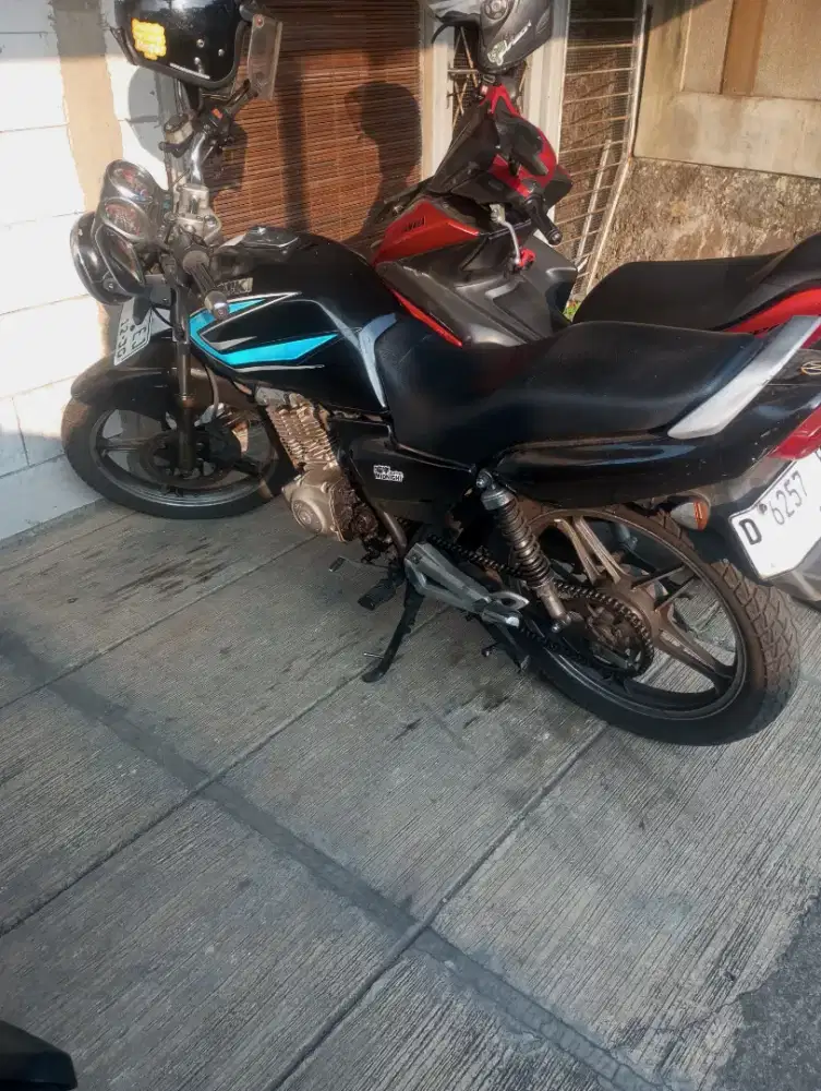 Suzuki thunder 125 tahun 2005