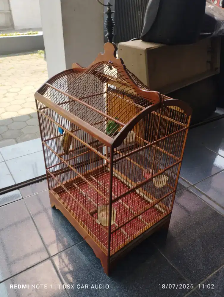 Sangkar berikut burung nya