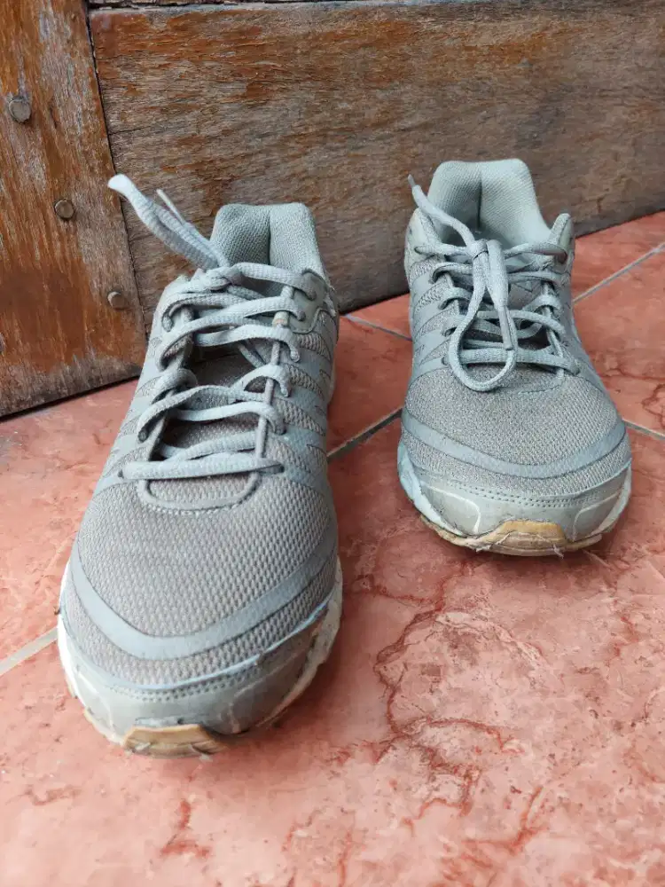 Sepatu Legas Evo 42