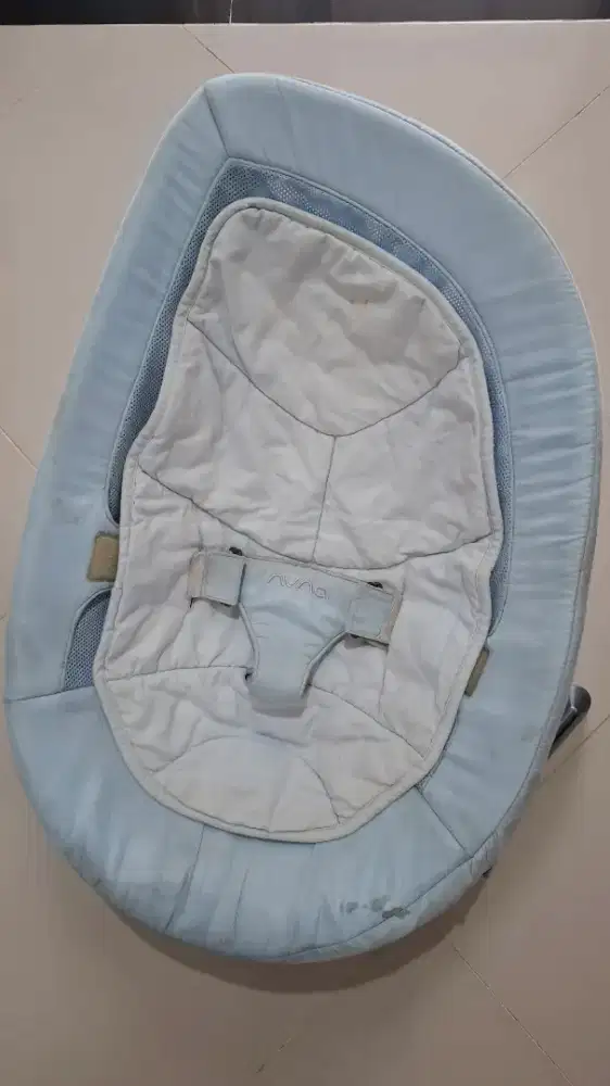 Preloved : NUNA Leaf Bouncer (bonus hip seat carrier by Mooimom)
