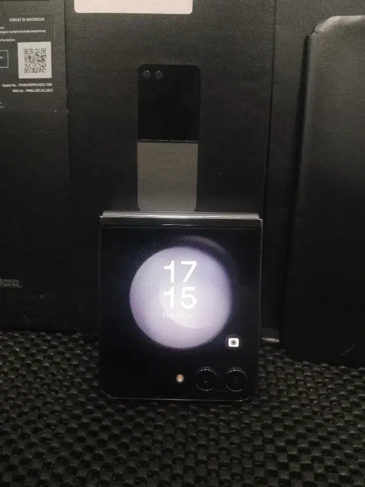 Samsung Z flip 5 8GB / 512GB Resmi sein
